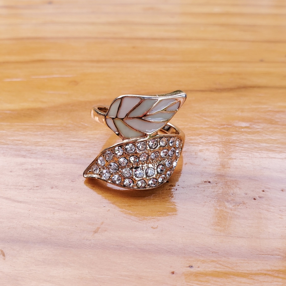 Gold tone enamel and crystal leaf ring size 9.5
